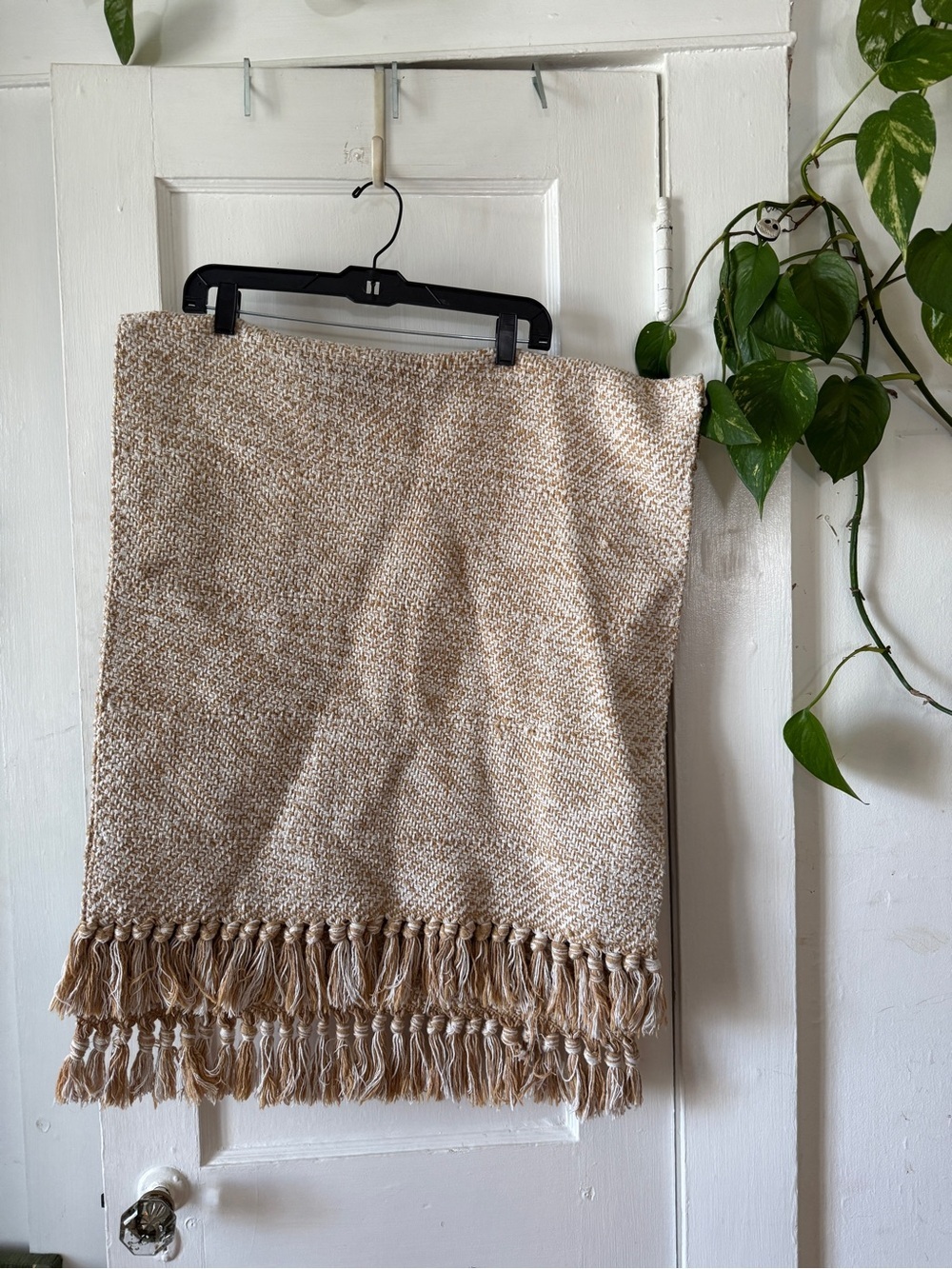 Cozy Woven Fringe Throw table runner - Neutral Beige